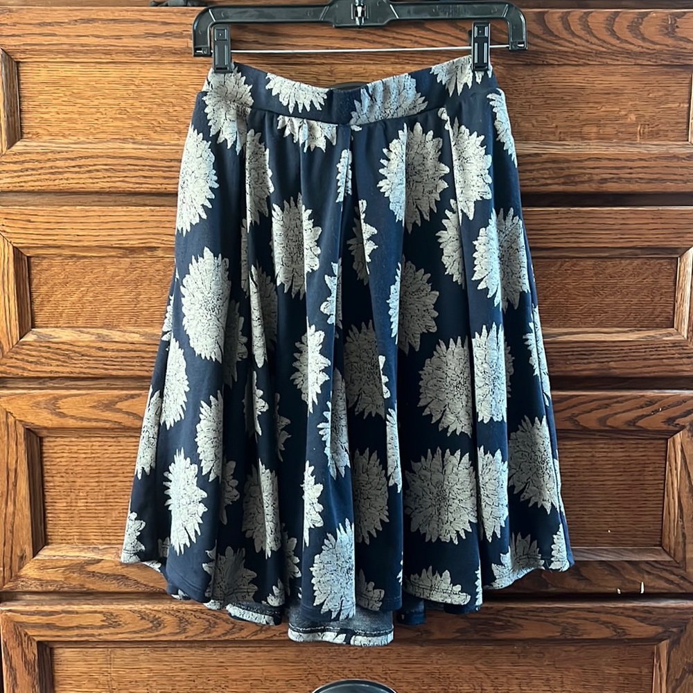 NWOT | LulaRoe | Madison Pleated Floral Skirt | Navy & Light Moss Green | XS